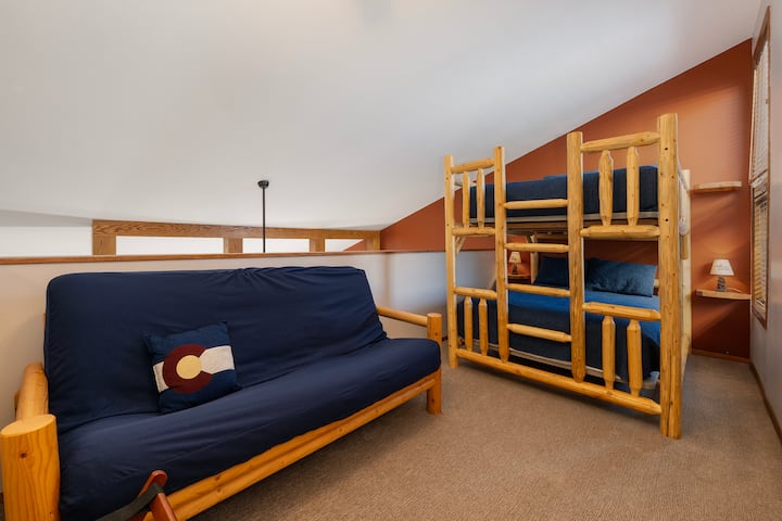 SG山边B20阁楼卧室