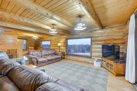 < 1 Mi to Kenai River: Spacious Cabin w/ Deck!