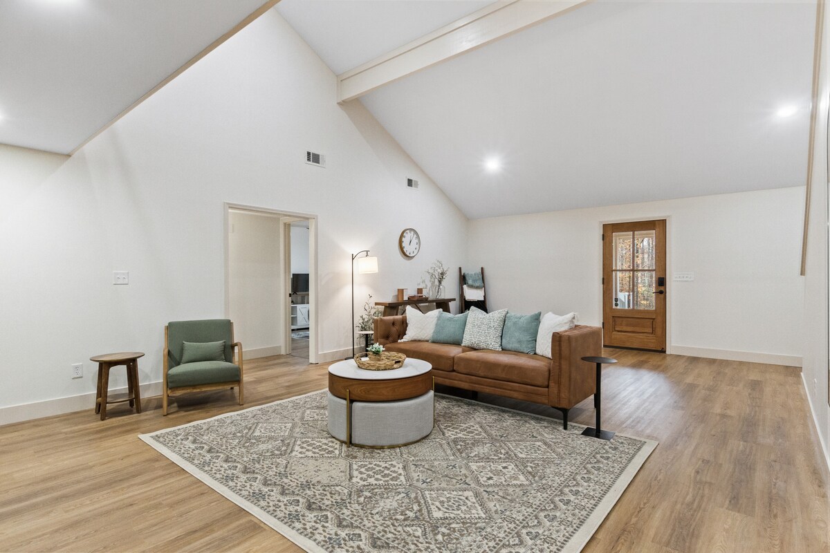 Top Airbnb: Private Family 4BR Cottage | Mins to DT UA in Tuscaloosa