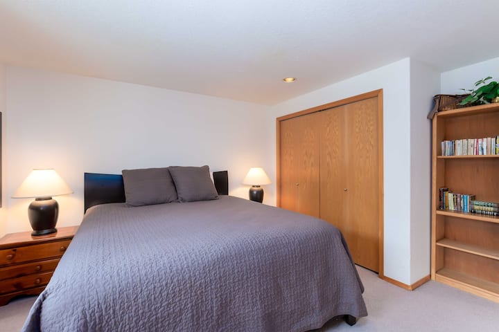 Потоа брачна спална соба - на горниот кат