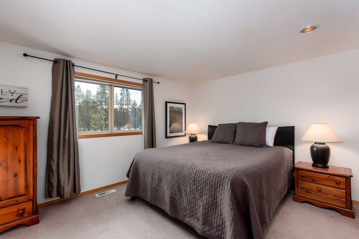 Потоа брачна спална соба - на горниот кат