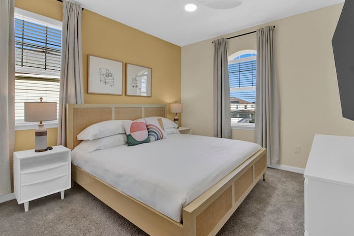 Bedroom 6 features a king bed, TV, and an ensuite bathroom.