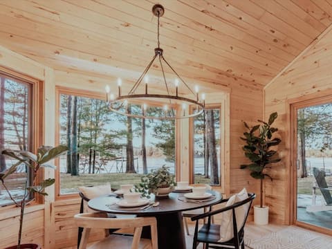 The Nordic - Dog-Friendly - Lake Front - Hot Tub