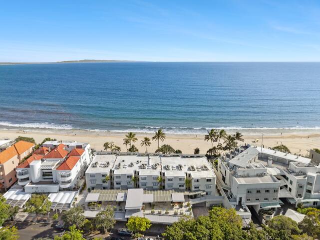 Superior Beachfront Apartment – Fairshore Noosa gallery image 4