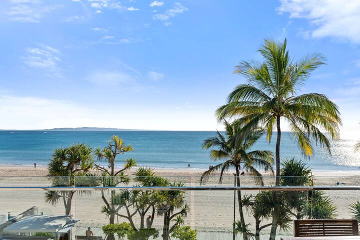 Superior Beachfront Apartment – Fairshore Noosa gallery image 2