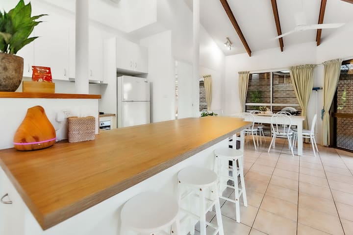 Pet-friendly Retreat With Fenced Yard - Trinity Beach
