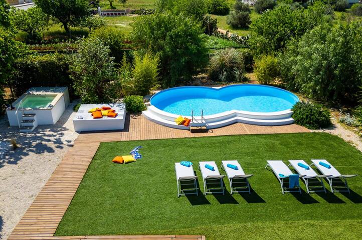 Villa Ambra by Villa Plus gallery image 2