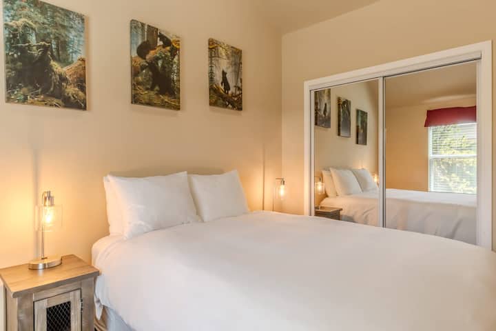 Slaapkamer met queensize bed