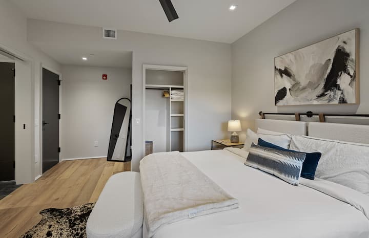30 - second bedroom features