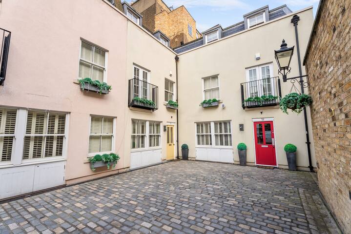 4-bedroom Mews House in Paddington by StayInLondon gallery image 2