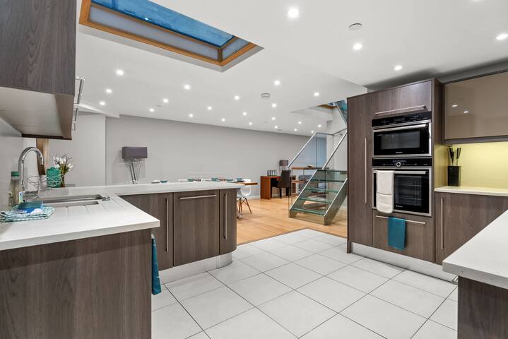 4-bedroom Mews House in Paddington by StayInLondon gallery image 5