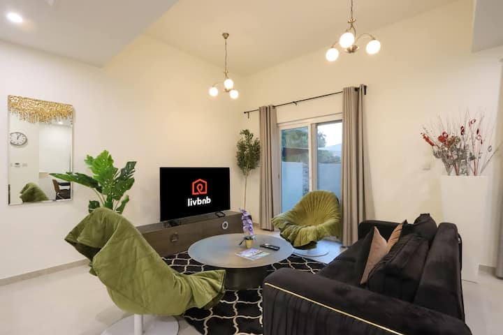 Livbnb- Classy 3+1 Maid's Room Townhouse - Dubai
