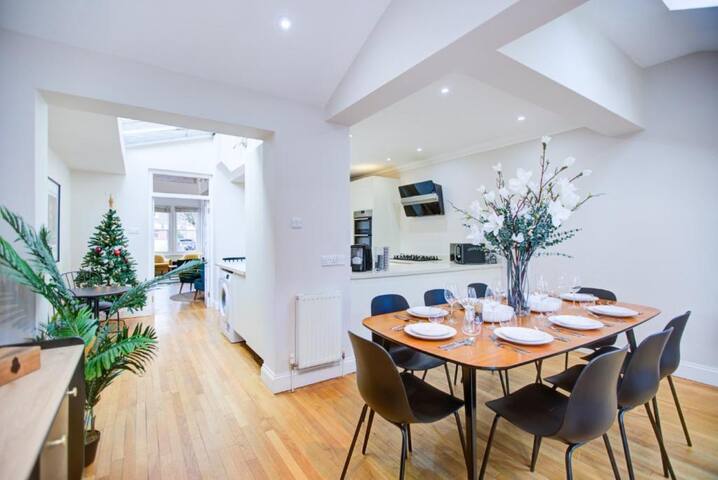 Entire house,25 mins to Waterloo gallery image 2