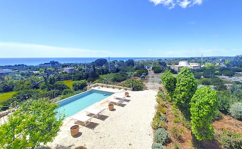 Traditional country estate w/ pool & sea view