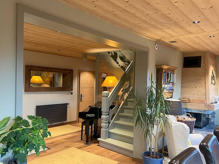 Stunning 4 Bedroom Apartment In The Swiss Alps - 萊森