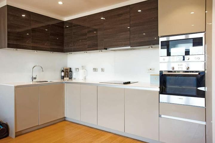 Close To Tube Station, Sleeps 6- Long Bookings - Ilford