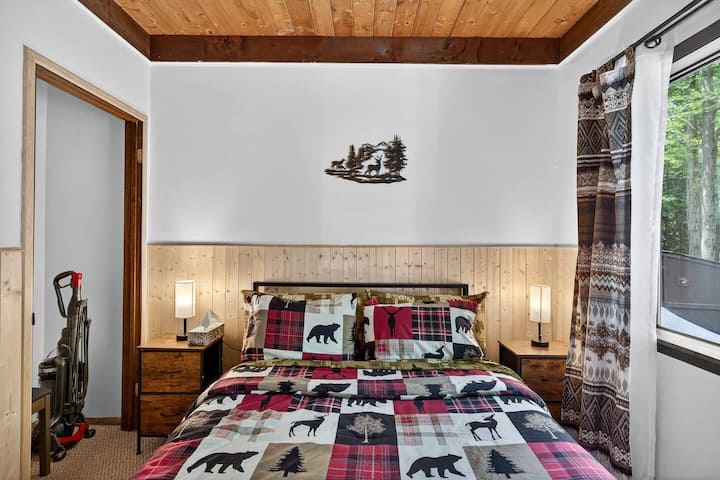 เพลิดเพลินกับการนอนหลับอย่างเงียบสงบในชาเลต์ภูเขาโพโคนส์ที่สวยงามแห่งนี้