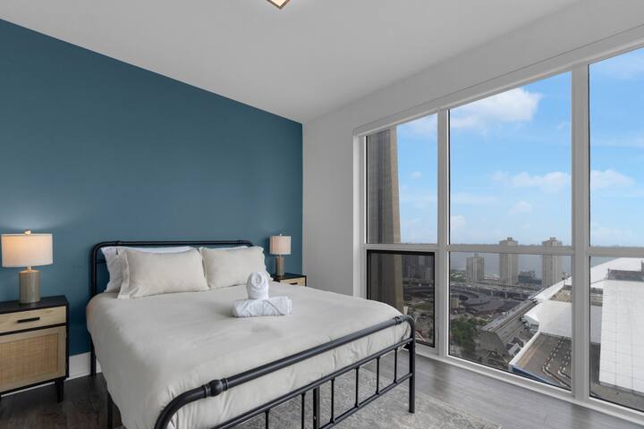 CN Tower View/MTCC + Parking/HotTub/Pool/Gym gallery image 4