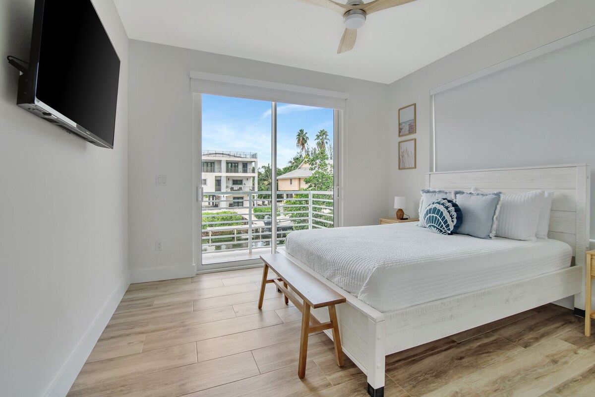 Bedroom 4 | Features a queen sized bed.