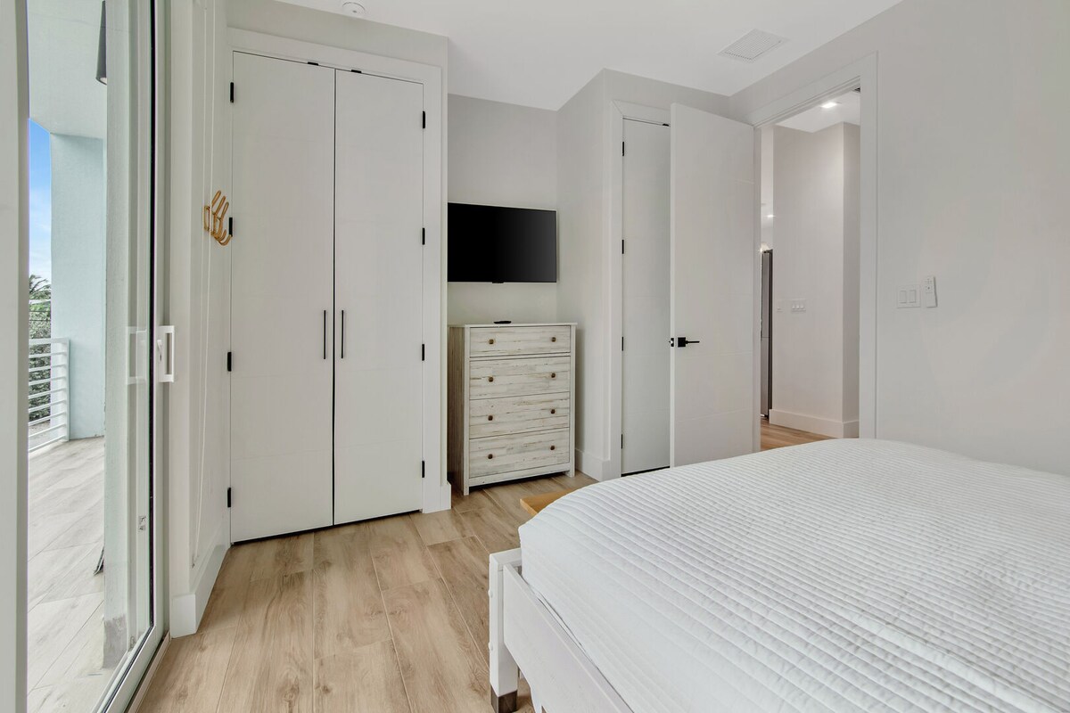 Bedroom 3 | Enjoy your favorite movies/shows on the smart TV.