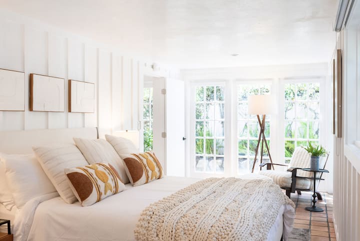 Спалня на по - ниско ниво - 2 двойни матрака