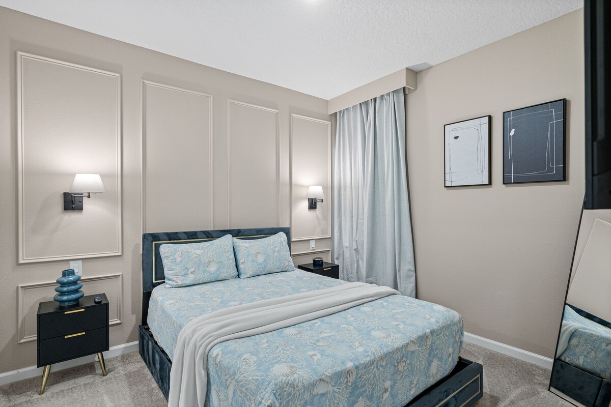 Spavaća soba br. 4: na katu je privatna kupaonica s bračnim krevetom i TV-om