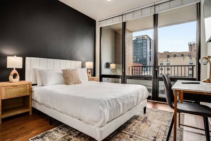 Walk Everywhere! 5 mins to Magnificent Mile, River gallery image 4