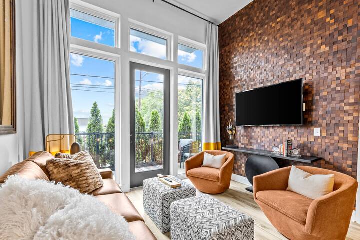 Legacy at Neo ~ 5 Beds ~ Short Walk Downtown ~ New