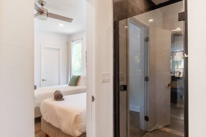 Spacious 5BR Gem w/ Hot Tub Steps from Downtown gallery image 3