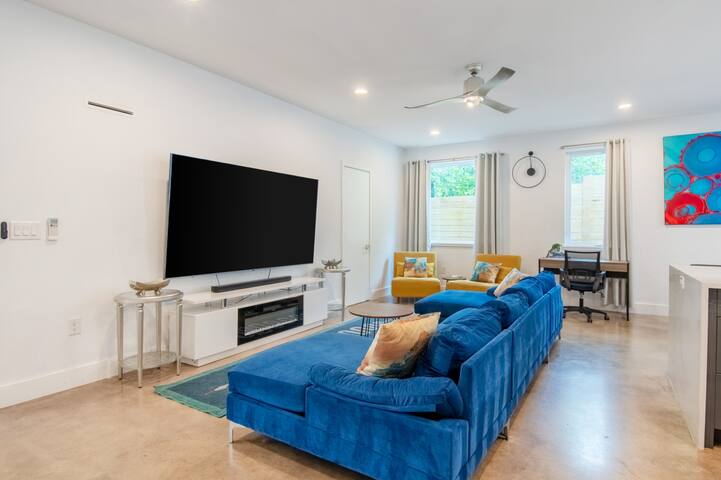 Spacious 5BR Gem w/ Hot Tub Steps from Downtown gallery image 4