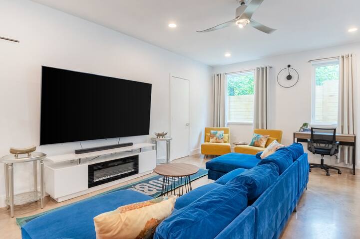 Spacious 5BR Gem w/ Hot Tub Steps from Downtown gallery image 5