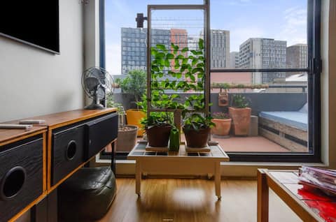 Stylish & Convenient Stay in Central Redfern