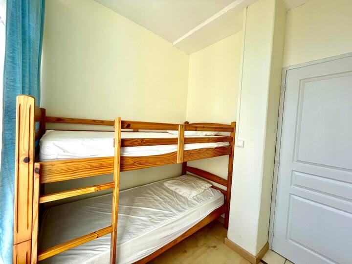 ორსართულიანი საწოლი