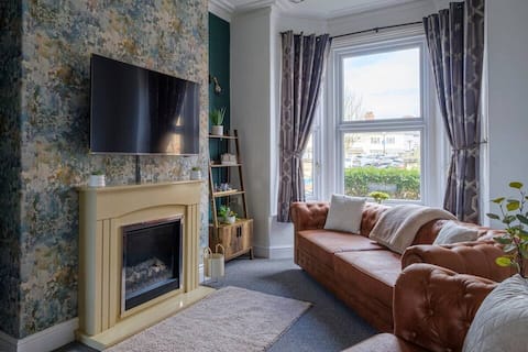 Popular Airbnb listing: Stylish 3-Bed Home Near Seafront & Town in Humberston