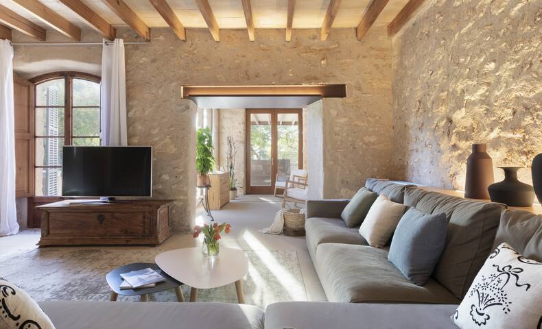 Cas Padrins, swimming pool, barbecue, design and c gallery image 2