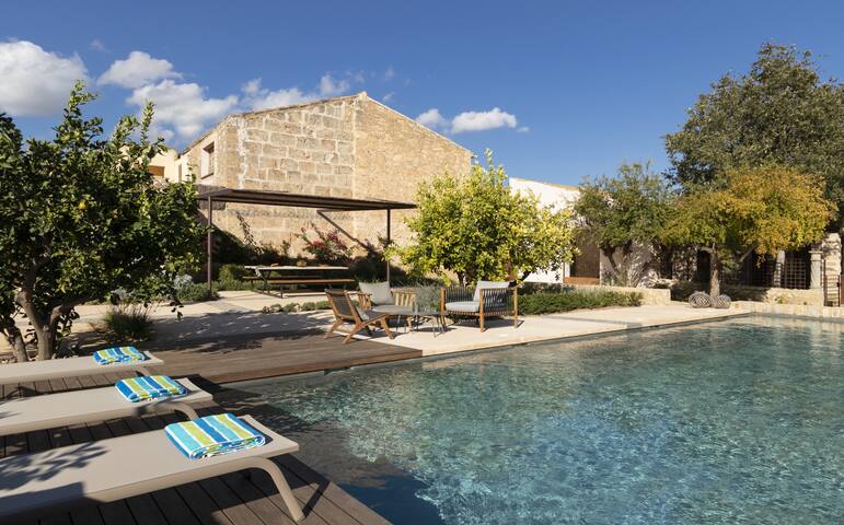 Cas Padrins, swimming pool, barbecue, design and c gallery image 5