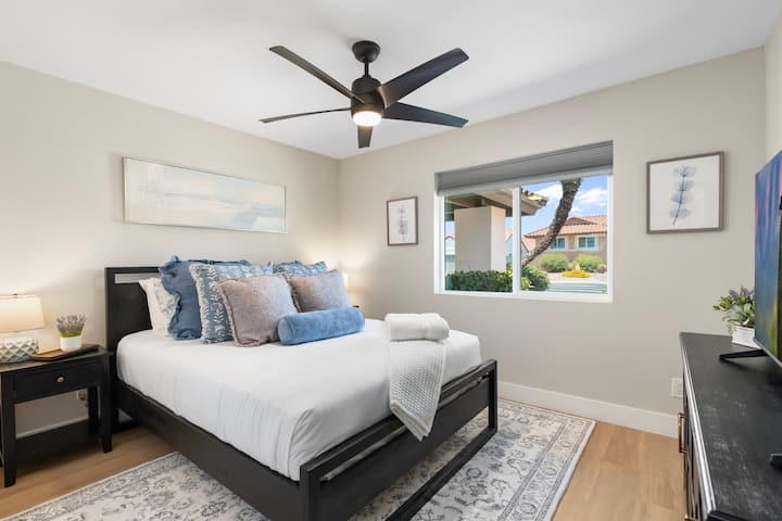 Spálňa 3 – štýlová spálňa s elegantným dekorom, mäkkou posteľnou bielizňou a pokojným výhľadom na vonkajšie prostredie.