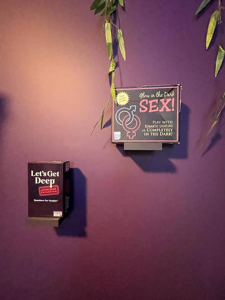 Siren's Cozy Cove w/ Adult Playroom in Center CITY