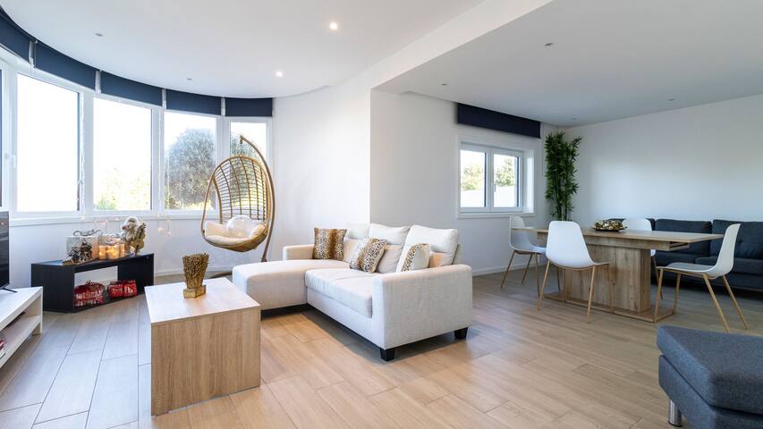 GIL LOVE – Luxurious V5 w/ Pool by LovelyStay gallery image 3