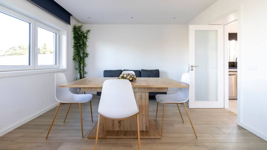 GIL LOVE – Luxurious V5 w/ Pool by LovelyStay gallery image 4