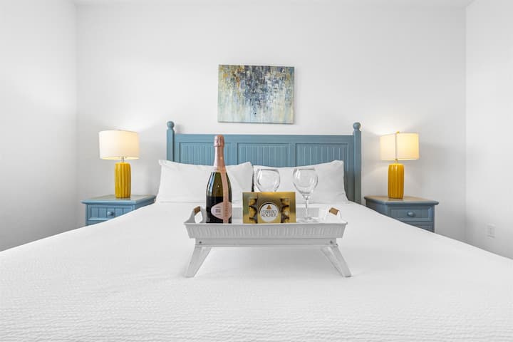 Ova je spavaća soba luksuzno utočište osmišljeno kako bi pružilo vrhunsko utočište za odmor, opuštanje i pomlađivanje.