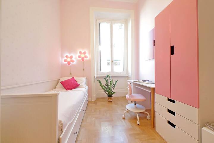 Orchidea, Rare, large and elegant Rome apartment i gallery image 5