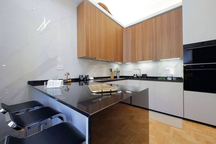 Orchidea, Rare, large and elegant Rome apartment i gallery image 3