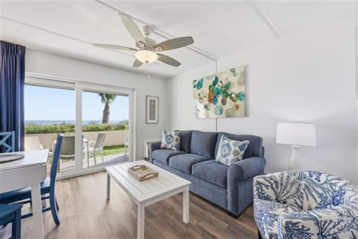 Beacher's Lodge Patio Suite #112 - Crescent Beach, FL