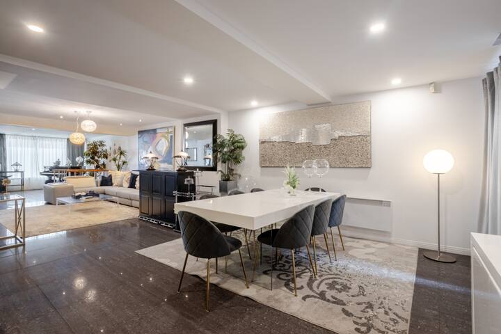 Majestic Villa in Downtown Griffintown gallery image 4