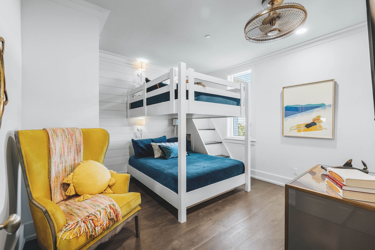 3rd Floor Bunk Room - Sleeps 4 in a Queen over Queen Bunk