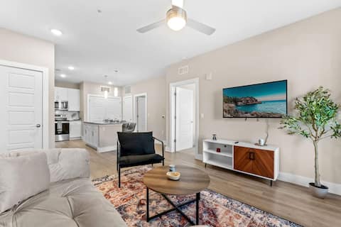 Top performing Airbnb: Close to Parks Retreat with KingBed & Pet-Friendly in Meadow Woods
