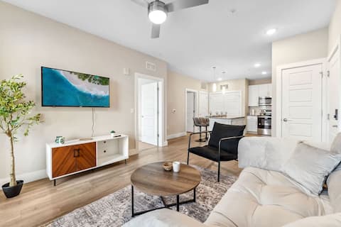 Popular Airbnb listing: Stylish King Apt, Close to Disney & Pet-Friendly in Meadow Woods