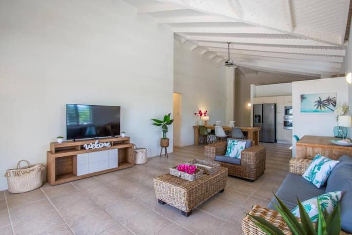 Beautiful & Spacious Villa With View In Jan Thiel - Curaçao