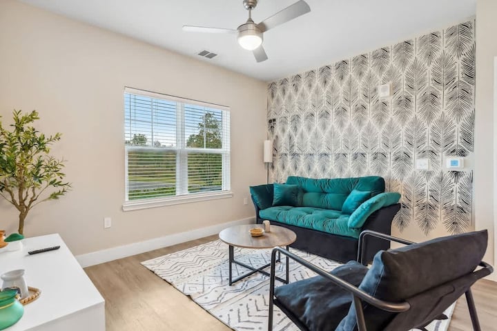 Charming King Suite, Near Universal & Pet-friendly - Orlando International Airport (MCO)